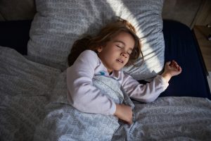 3 أعراض خلال النوم قد تعني إصابة طفلك بحالة مرتبطة بأمراض القلب والسكتة الدماغية