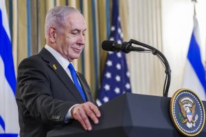 Les excuses de Netanyahu au Qatar enflamment Israël : « humiliation » et accusations de « soumission »
