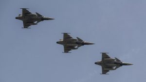 الدفاع السويدية تفنّد تصريحات كييف بشأن اقتراب تزويدها بمقاتلات “غريبن”