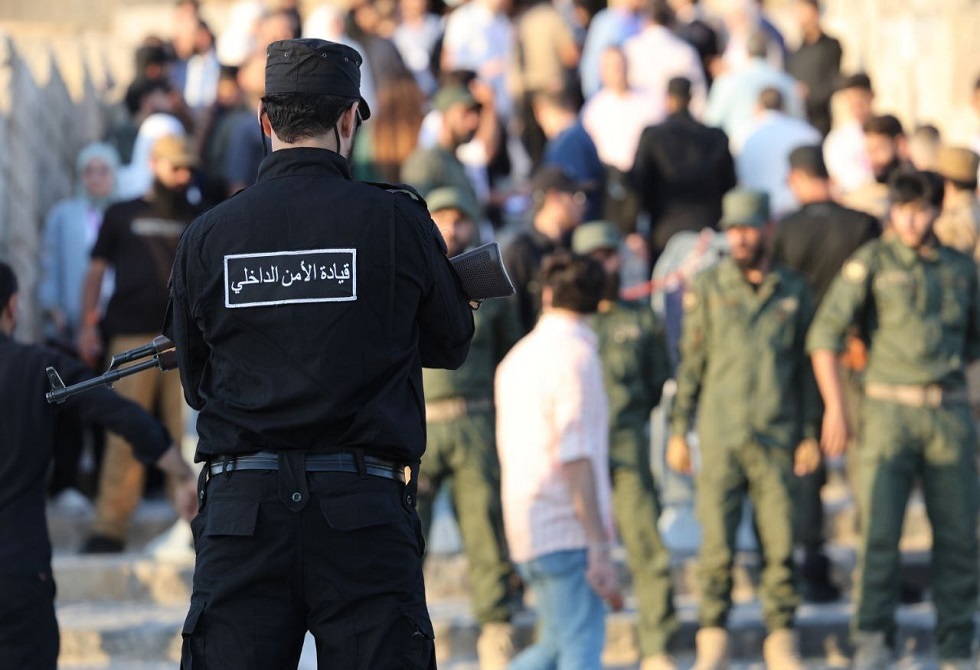 الداخلية السورية تتهم أطرافا مرتبطة بالنظام البائد في “مظاهرة الأموي” وتحقق في ملابساتها (فيديو)