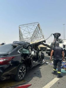 وفاة شخص وإصابة 2 آخرين إثر حادث تصادم بين 3 مركبات في دبي