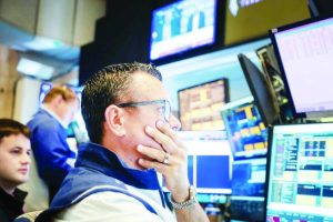 “وول ستريت” تتأرجح… وسهم “ألفابت” يقفز 8% | صحيفة الخليج
