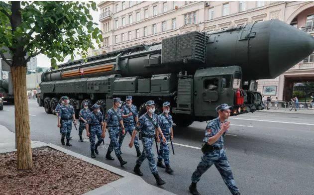 روسيا تدعو لضم ترسانتي بريطانيا وفرنسا لمحادثات نزع السلاح النووي