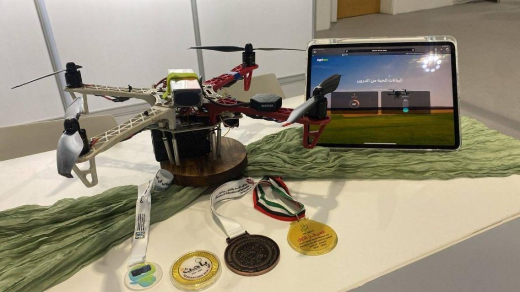 "Robot" pour l'extinction des incendies et "drone" pour la distribution de graines dans les terres | Al Khaleej