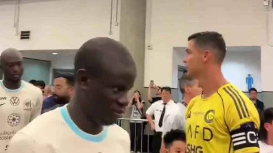 كانتي يثير ضجة بعد تجاهله النظر لرونالدو | صحيفة الخليج