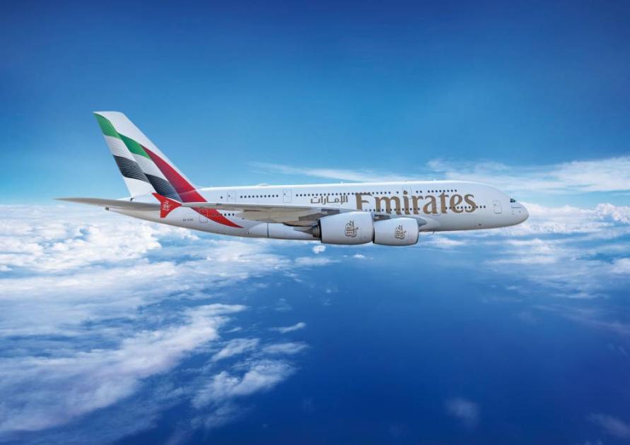 Emirates interdit l'utilisation des batteries externes à bord à partir du 1er octobre 2025