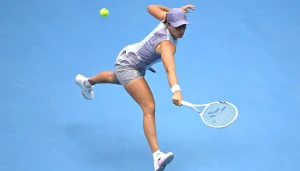 Le retrait d'Osorio offre un chemin facile à Swiatek pour les huitièmes de finale en Chine