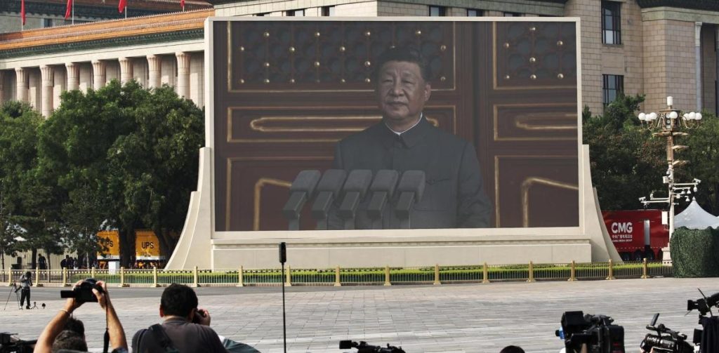 Xi : Ceux qui tentent d'opprimer le peuple chinois se heurteront à un mur d'acier | Al Khaleej