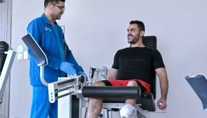 طبيب في أبوظبي يعيد الأمل لعشرة مبتوري أطراف