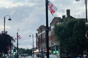 Les drapeaux britanniques : un symbole national au cœur d'une campagne anti-immigrés