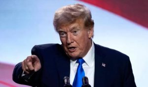 ترامب يكرر تهديده بفرض رسوم بنسبة 100% على الأفلام الأجنبية