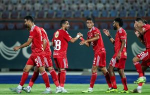 حافلة الأهلي تصل استاد القاهرة لمواجهة الزمالك