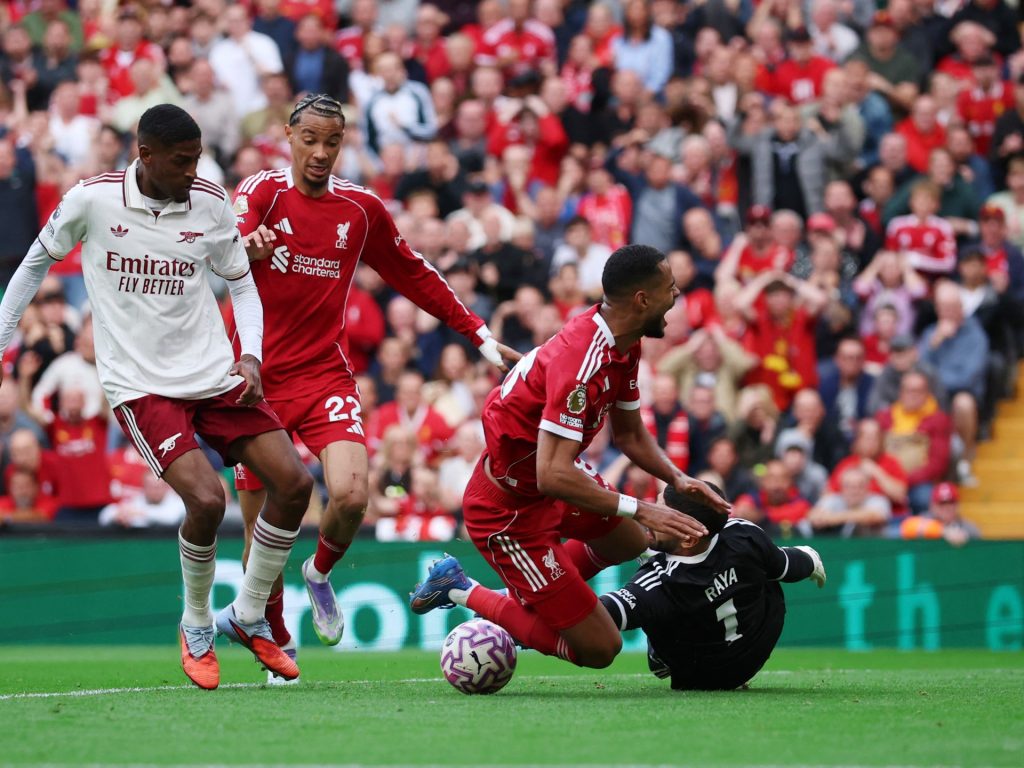 رايا حارس أرسنال يلوم الكرة الجديدة بعد هدف سوبوسلاي المذهل