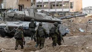 Médias hébreux : l'armée israélienne encercle Gaza et Netanyahu avertit d'un 'temps limité'