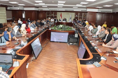 محافظ بني سويف يناقش ترتيبات استضافة الدورة الرابعة لمهرجان ومؤتمر النباتات الطبية والعطرية