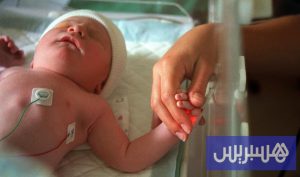 “طريقة الكنغر” تعزز نمو أدمغة الأطفال المبتسرين