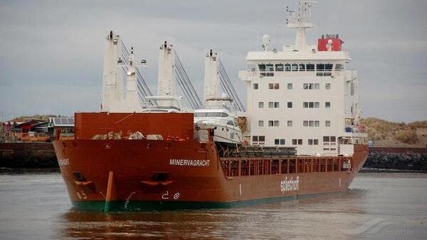 انجراف سفينة شحن هولندية عقب استهدافها بهجوم في خليج عدن