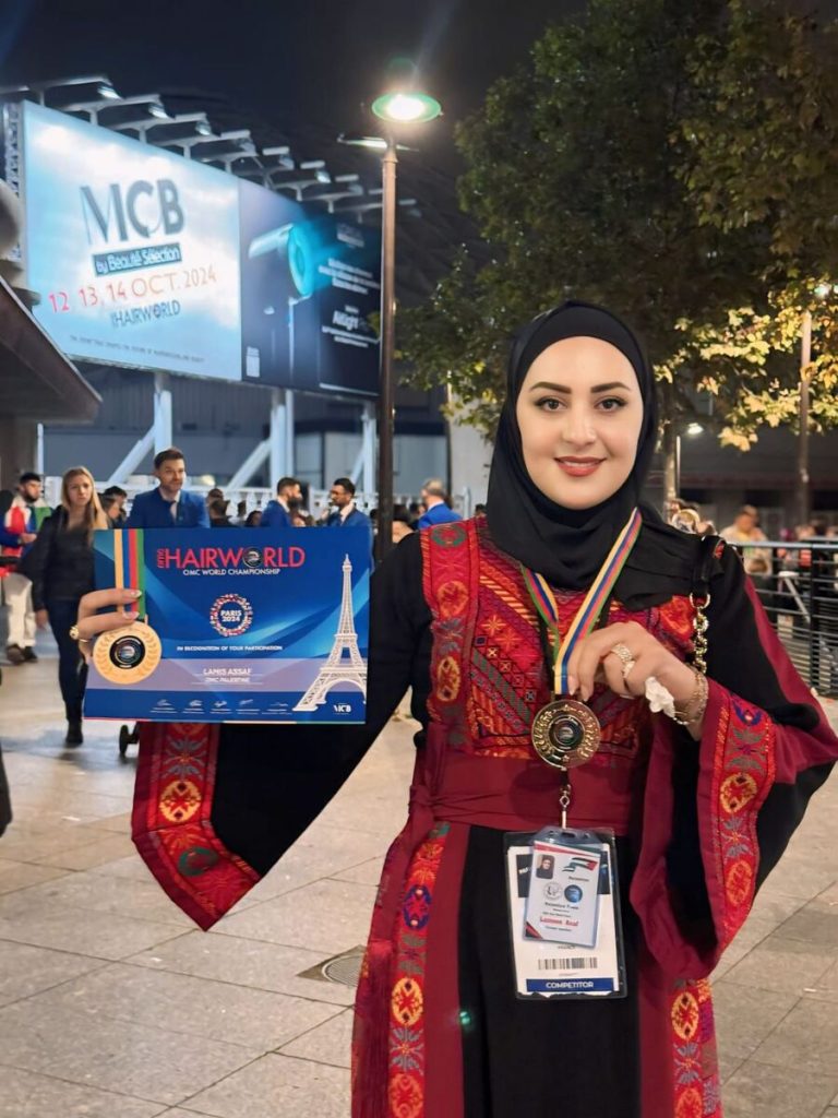 لميس عساف تحصد المرتبة الرابعة في بطولة كأس العالم للتجميل وتؤكد أهمية حضور فلسطين في المسابقات الدولية