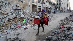 “تعبنا وجعنا ومتنا”.. غزيون يعلقون آمالهم على الهدنة