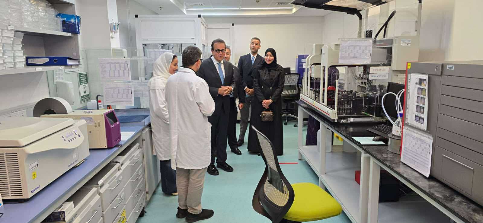 وزير الصحة يزور مؤسسة حمد الطبية ومعهد قطر للرعاية الصحية الدقيقة لتعزيز الشراكات البحثية وتطوير الخدمات في مصر