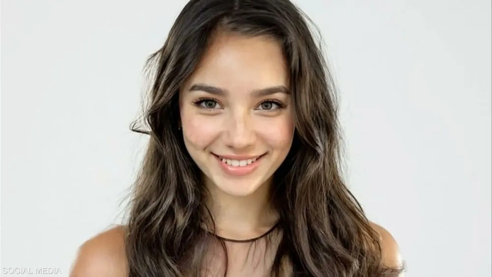 تيلي نوروود.. “ممثلة افتراضية” تثير غضب هوليوود