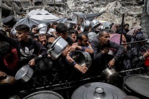 بريطانيا: منع إسرائيل دخول الغذاء والعلاج إلى غزة عار أخلاقي