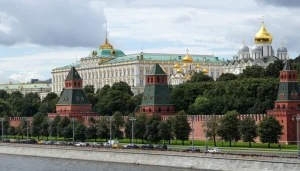 الكرملين يحذّر الناتو: روسيا لن تسمح بأي انتهاك لمجالها الجوي