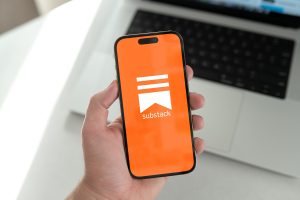 نجاحها مذهل.. هل تهدد منصة “سبستاك” وسائل الإعلام التقليدية؟