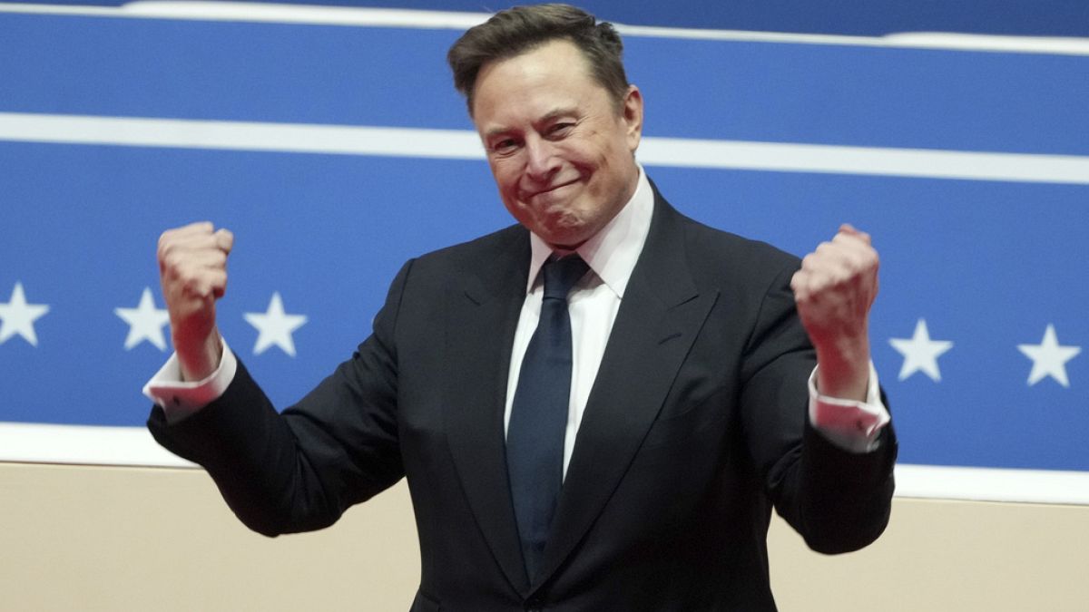 أغنى رجل في العالم.. إيلون ماسك أول شخص في التاريخ تتجاوز ثروته نصف تريليون دولار