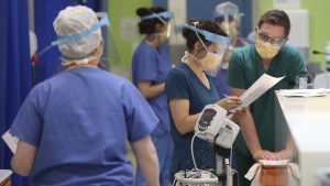 Un tiers des professionnels de santé en Europe souffrent de dépression ; le continent menacé de perdre un million d’employés d’ici 2030