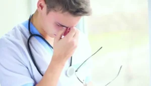 منظمة الصحة: ثلث أطباء وممرضي أوروبا يعانون الاكتئاب