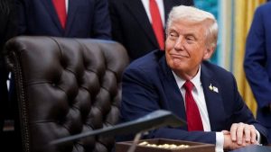 ترامب يحذر من تسريح موظفين وإلغاء مشاريع إذا استمر الإغلاق الحكومي