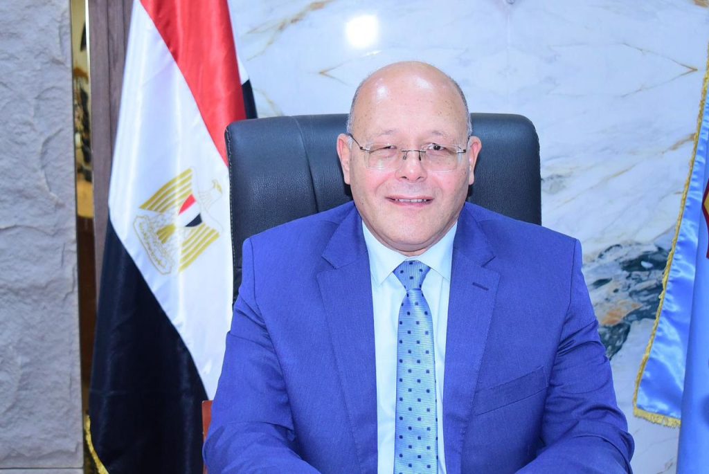 رئيس جامعة سوهاج: تنفيذ الحكم القضائي لصالح الإداريين بالمستشفى الجامعي