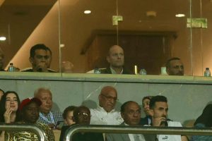 Le nouvel entraîneur d'Al Ahly suit le match Égypte - Guinée-Bissau au stade du Caire - Porte d'Al-Ahram