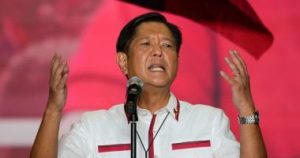 رئيس الفلبين يدعو إلى إخلاء بعض المناطق الساحلية بعد الزلزال المدمر