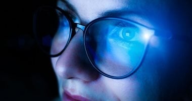 3 informations sur la lumière bleue et son impact sur votre sommeil et votre humeur : découvrez ses bienfaits et ses méfaits - Youm7