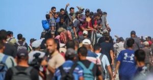 غزة تفتح ذراعيها لأهلها.. اتفاق شرم الشيخ يعيد الفرحة لوجوه الفلسطينيين ويوقف نزيف الحرب.. الآلاف يعودون إلى مدنهم المدمرة فى القطاع بعد عامين من القصف.. والجهود المصرية نجحت فى وقف العدوان ومنع التهجير (صور) – اليوم السابع