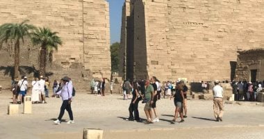 زوار العالم يستمتعون بمعالم الأقصر الأثرية – اليوم السابع