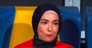 زوجة محمد صلاح تنزل لأرض الملعب خلال الاحتفال بصعود الفراعنة إلى المونديال – اليوم السابع