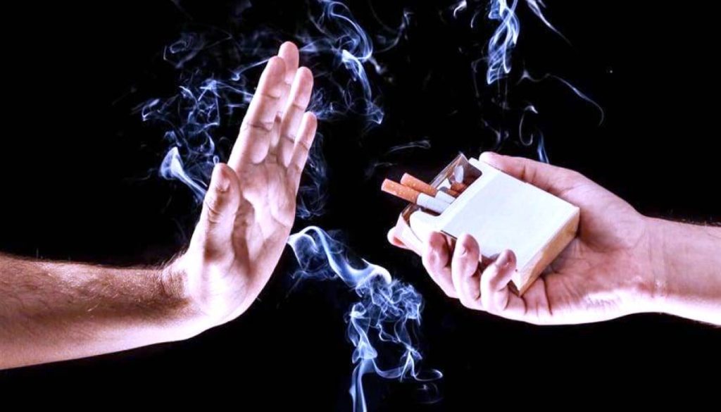 التدخين يهدد بتلف دائم لأنسجة العين