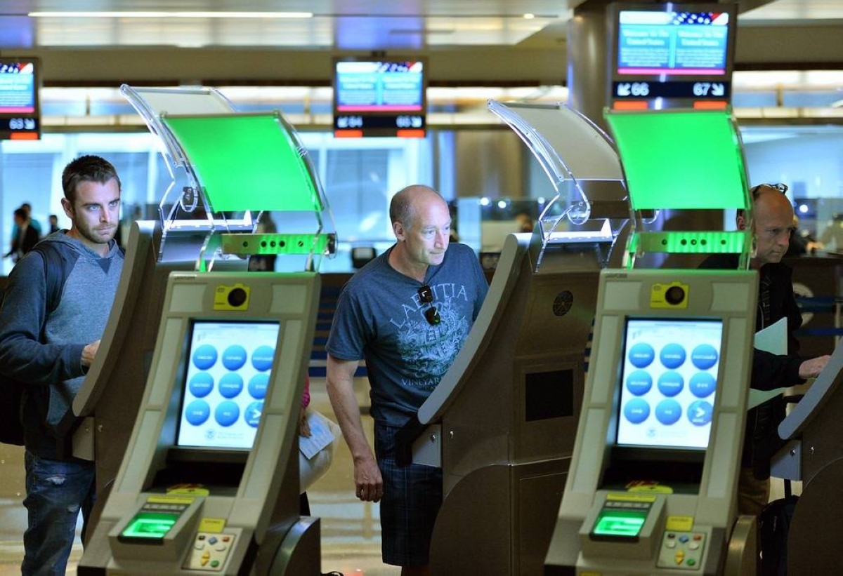 وجهك تحت الرادار.. أوروبا تفرض بصمات إلزامية على الغرباء