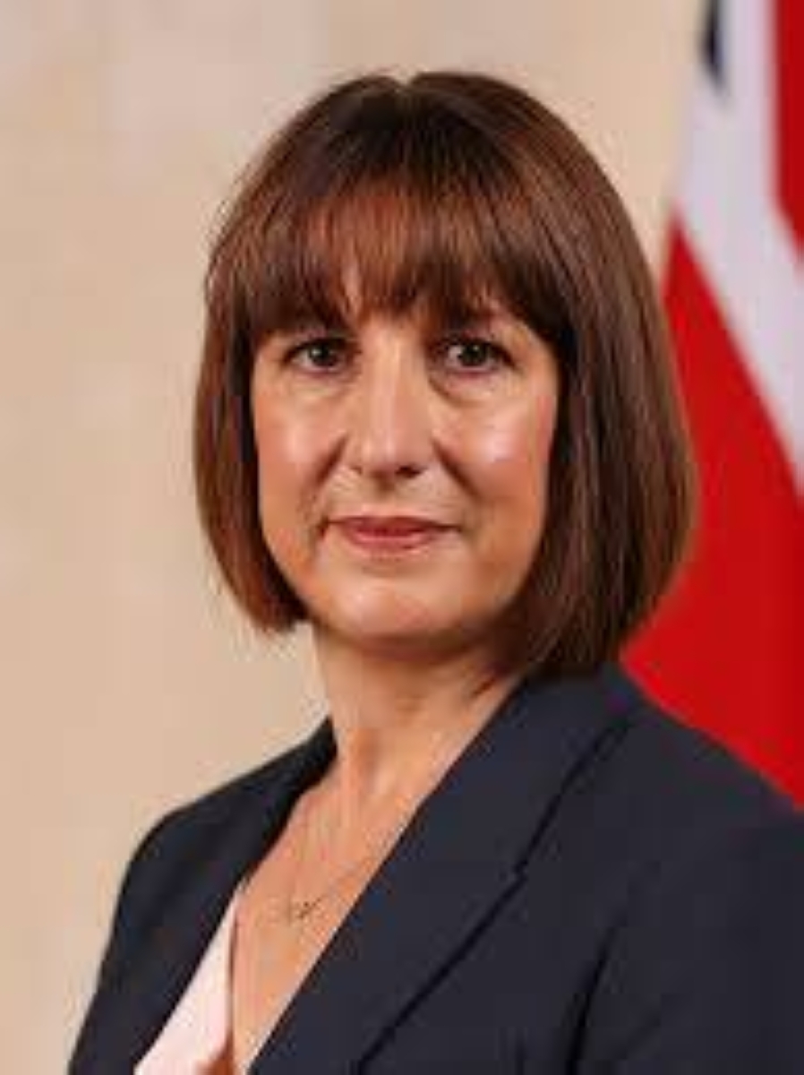 بريطانيا تخطط لتوسيع هامش الأمان المالي في الميزانية