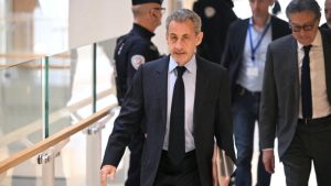 Sarkozy commence à purger une peine de prison de 5 ans