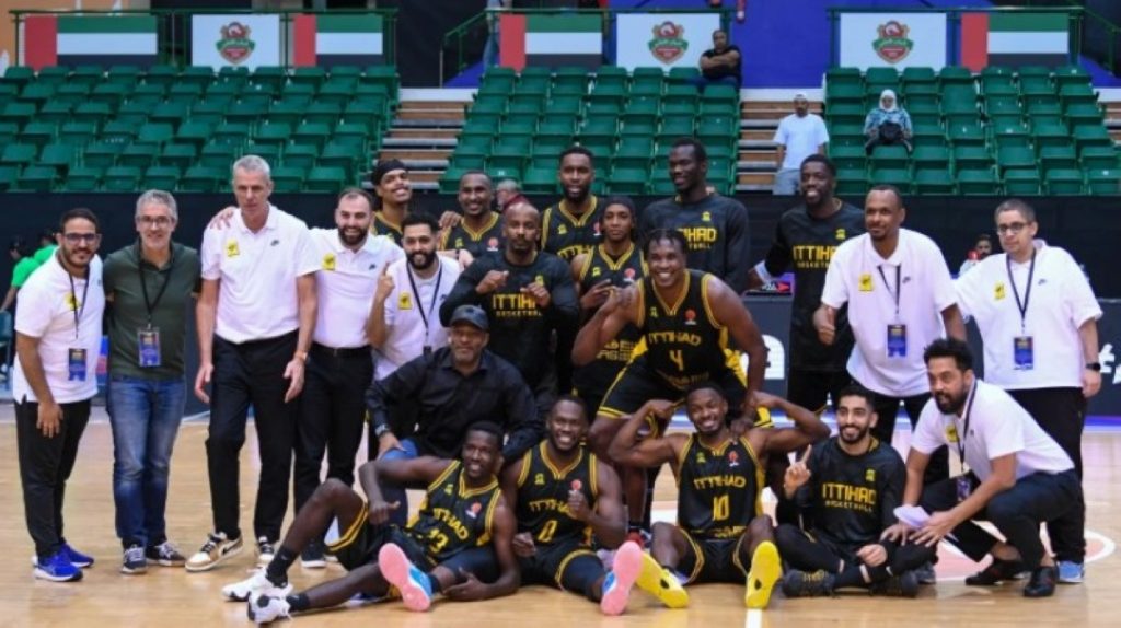 سلة الاتحاد تنتصر على شباب الأهلي الإماراتي