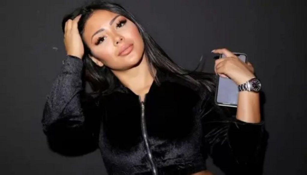 سجن مؤثرة روّجت لشاي ينقص الوزن في باريس