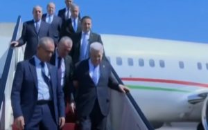 الرئيس الفلسطيني يصل شرم الشيخ لحضور قمة السلام