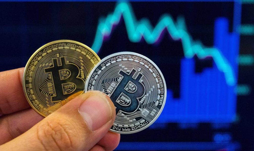 البيتكوين تتأرجح عند مستويات 122 ألف دولار | صحيفة الخليج