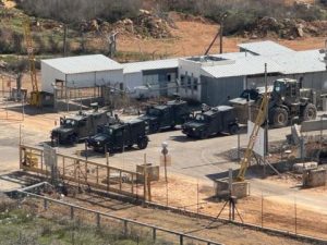 Israël commence à transférer des prisonniers palestiniens en préparation d'un accord d'échange avec le Hamas ; des informations font état d'un veto du Shin Bet contre la libération d'environ 100 détenus