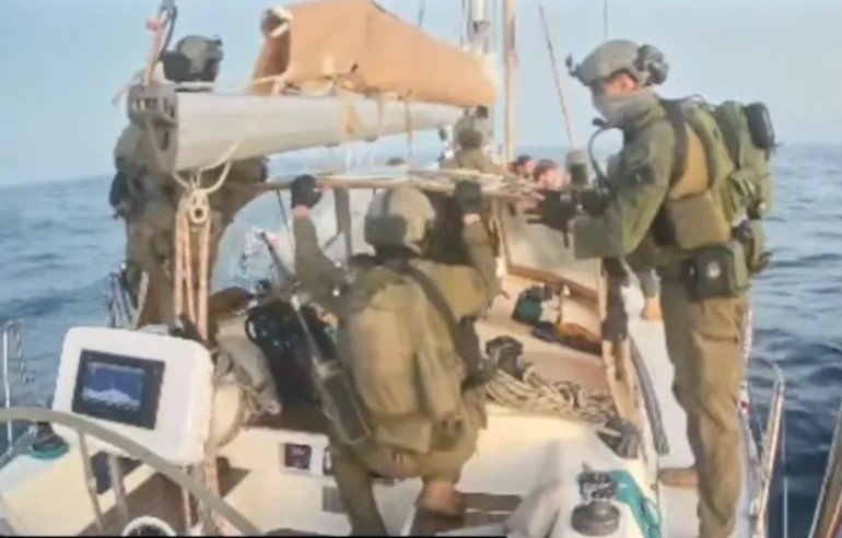 جيش الاحتلال الإسرائيلي يسيطر على عشرات السفن من أسطول الصمود العالمي ويعتقل مئات المشاركين