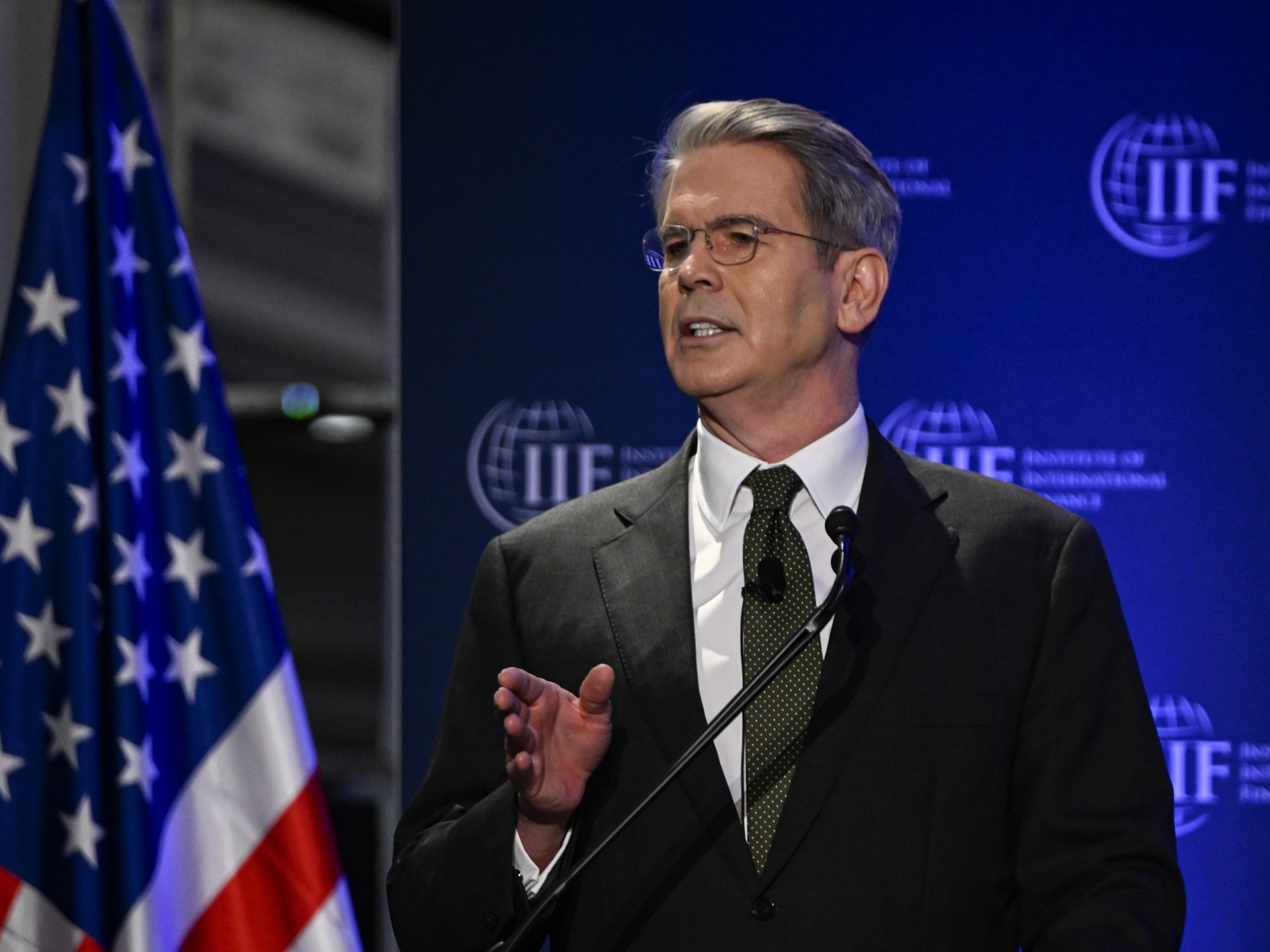 إدارة ترامب تفرض عقوبات على نحو 100 فرد وكيان لشراء النفط الإيراني